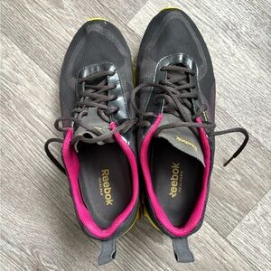 Reebok Women's Black and Pink Sneakers Size 9
